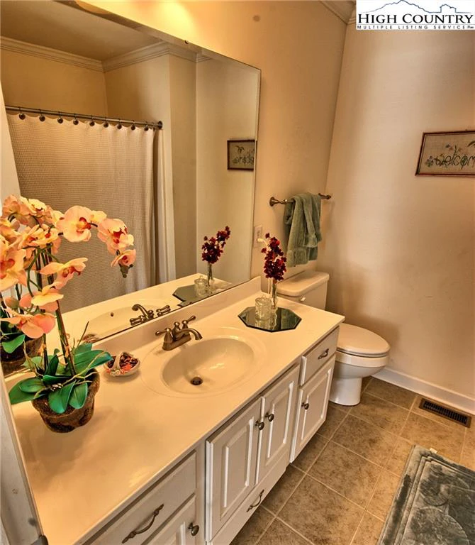 Image number 2 for the current listing