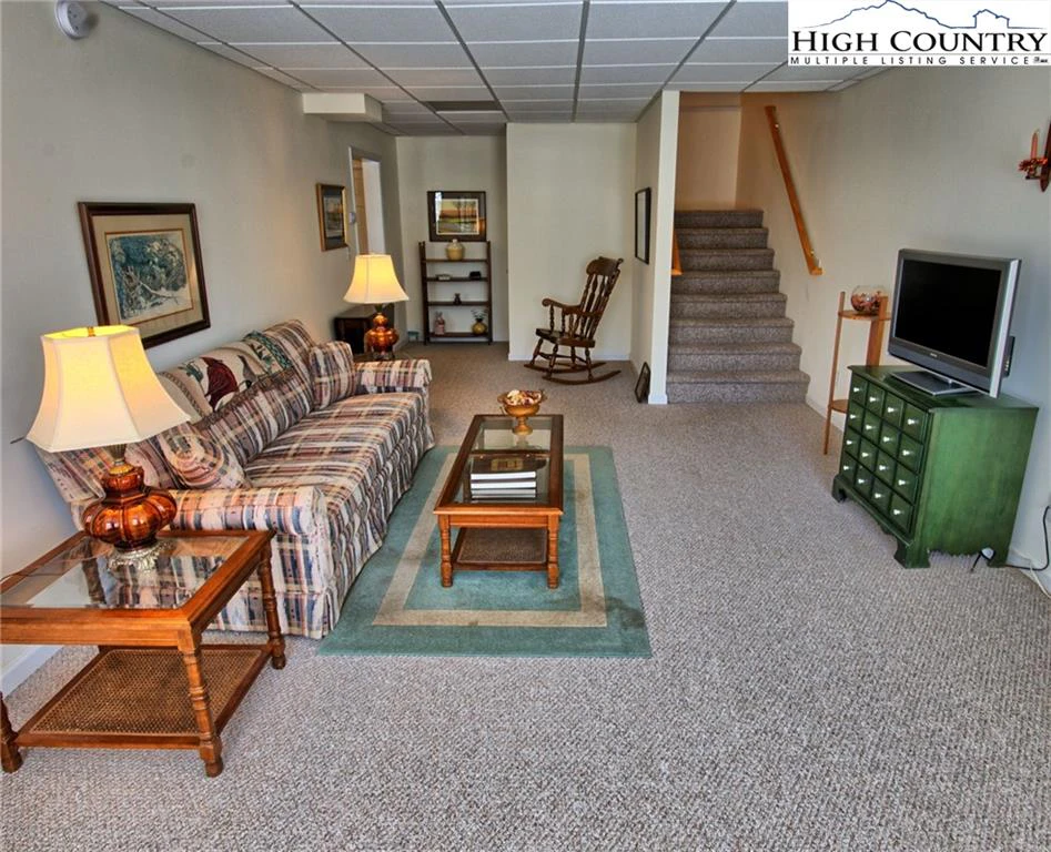 Image number 13 for the current listing