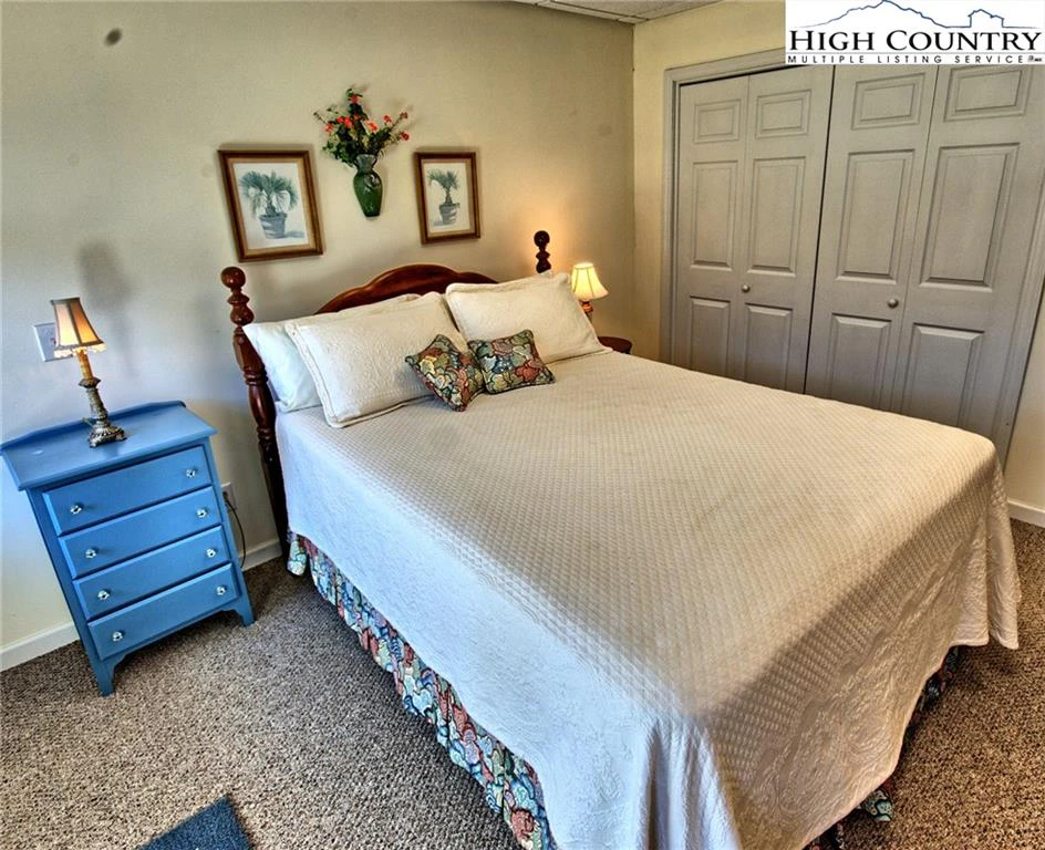 Image number 9 for the current listing