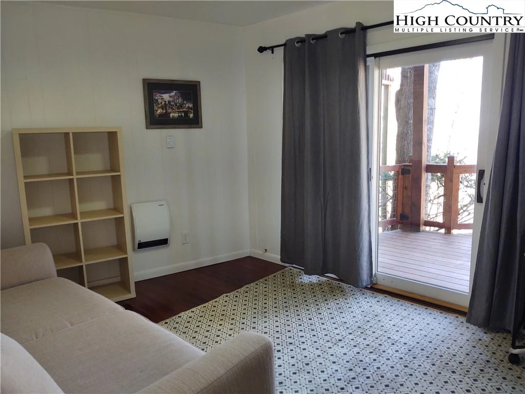 Image number 9 for the current listing