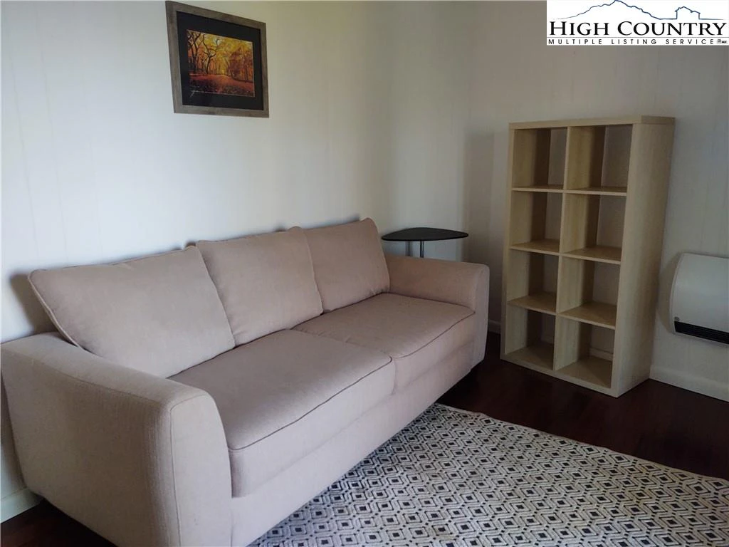 Image number 8 for the current listing