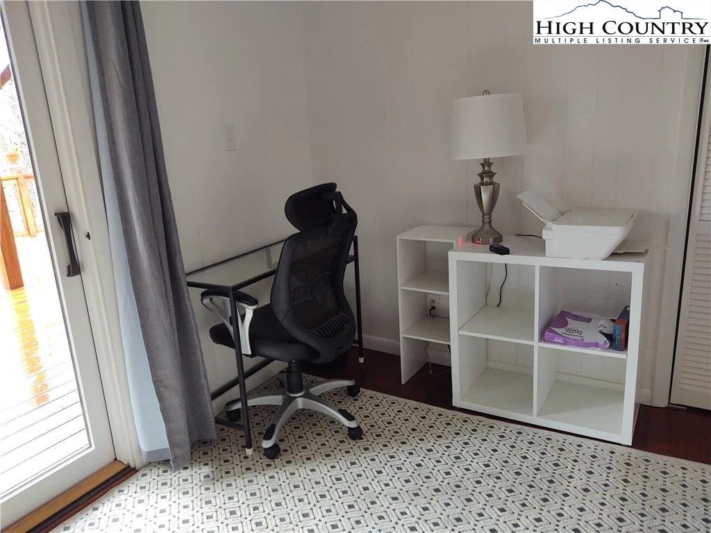 Image number 7 for the current listing