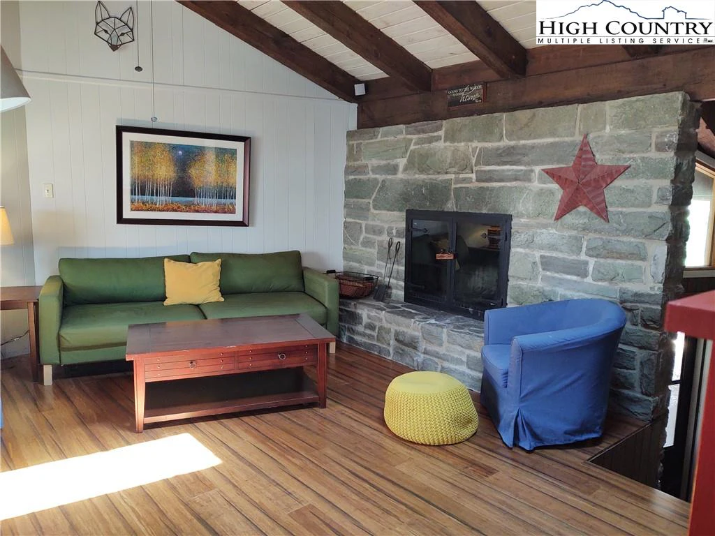 Image number 1 for the current listing