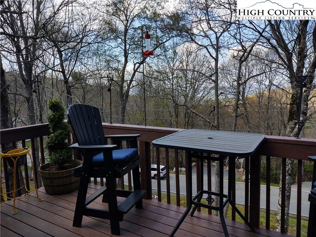 Image number 17 for the current listing