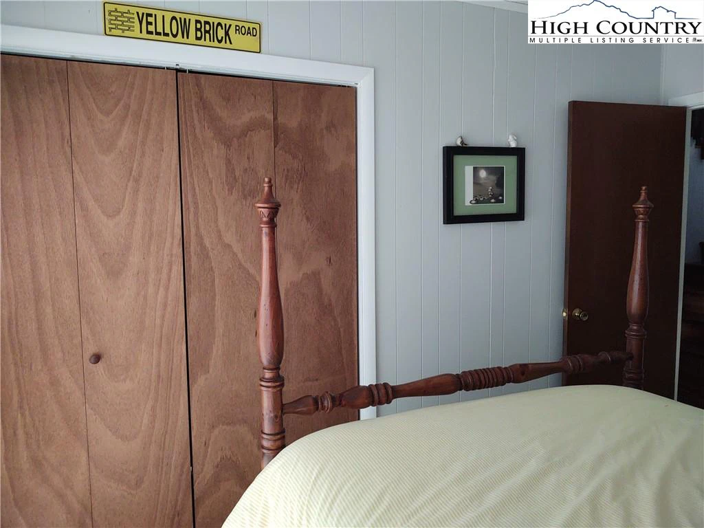 Image number 9 for the current listing