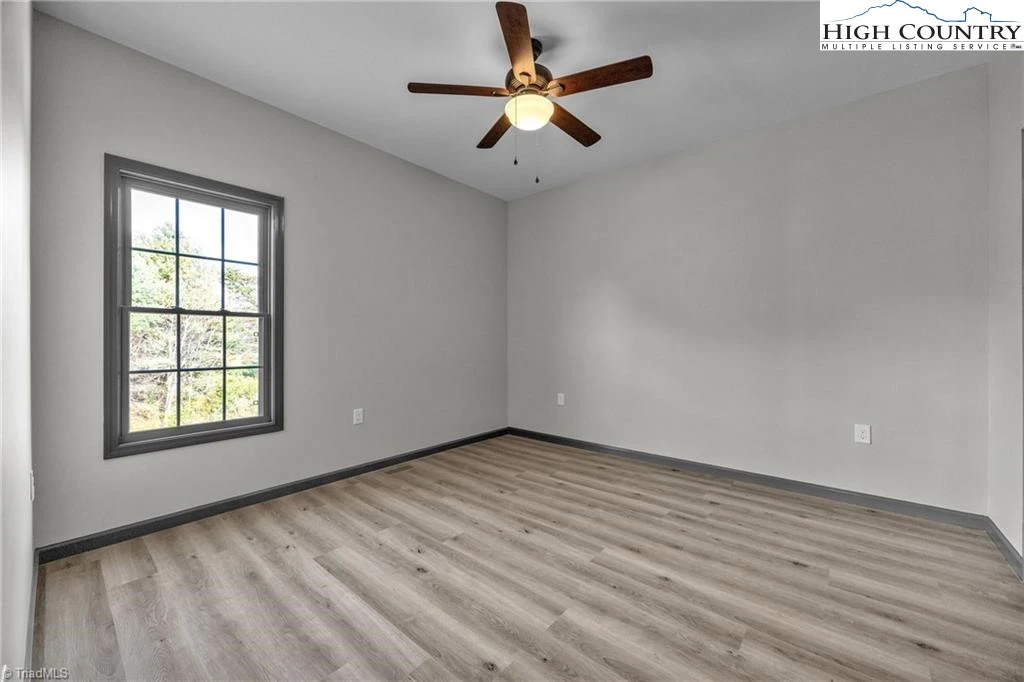 Image number 4 for the current listing