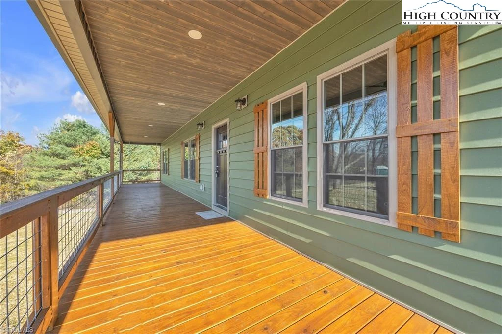 Image number 14 for the current listing