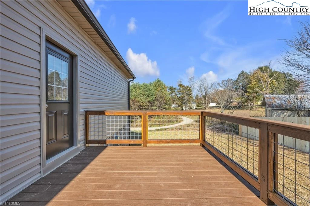 Image number 17 for the current listing