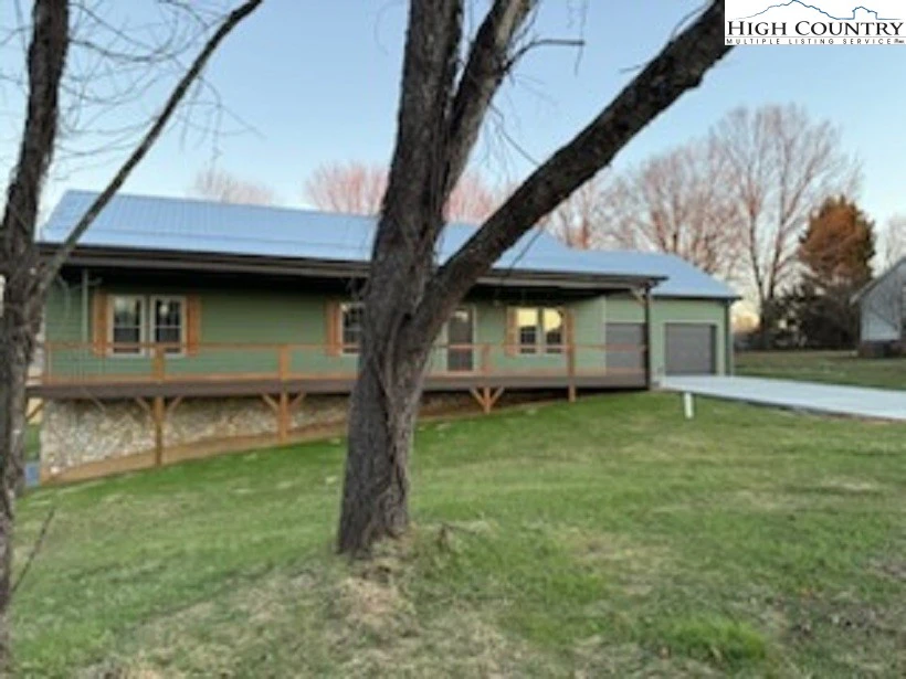 Image number 19 for the current listing