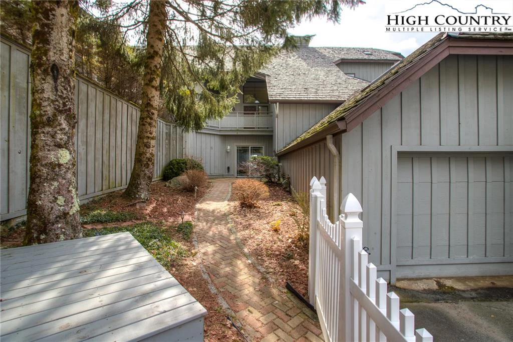 Image number 1 for the current listing