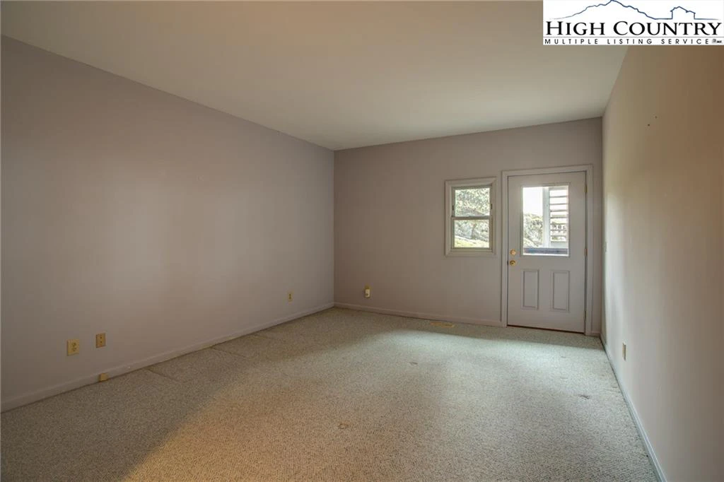 Image number 2 for the current listing
