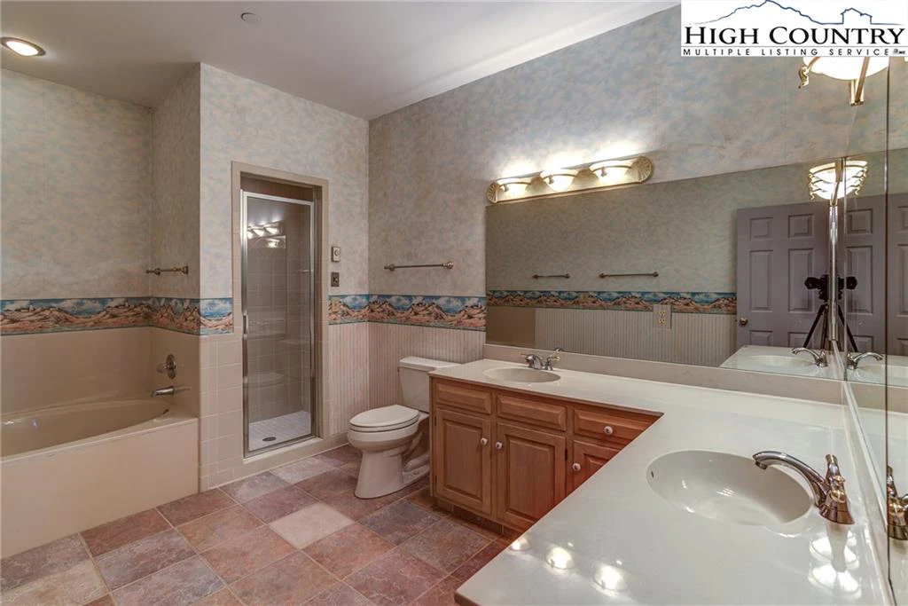 Image number 12 for the current listing