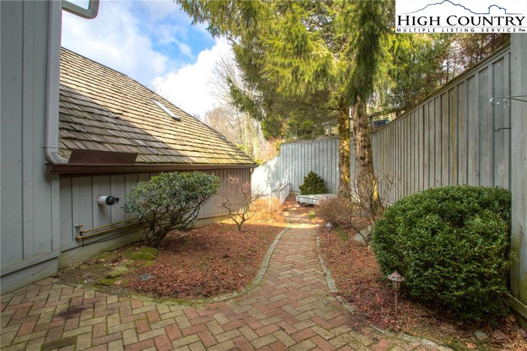 Image number 3 for the current listing