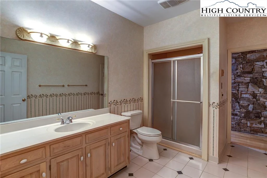 Image number 14 for the current listing