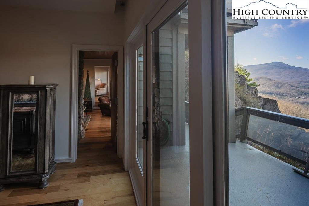Image number 5 for the current listing