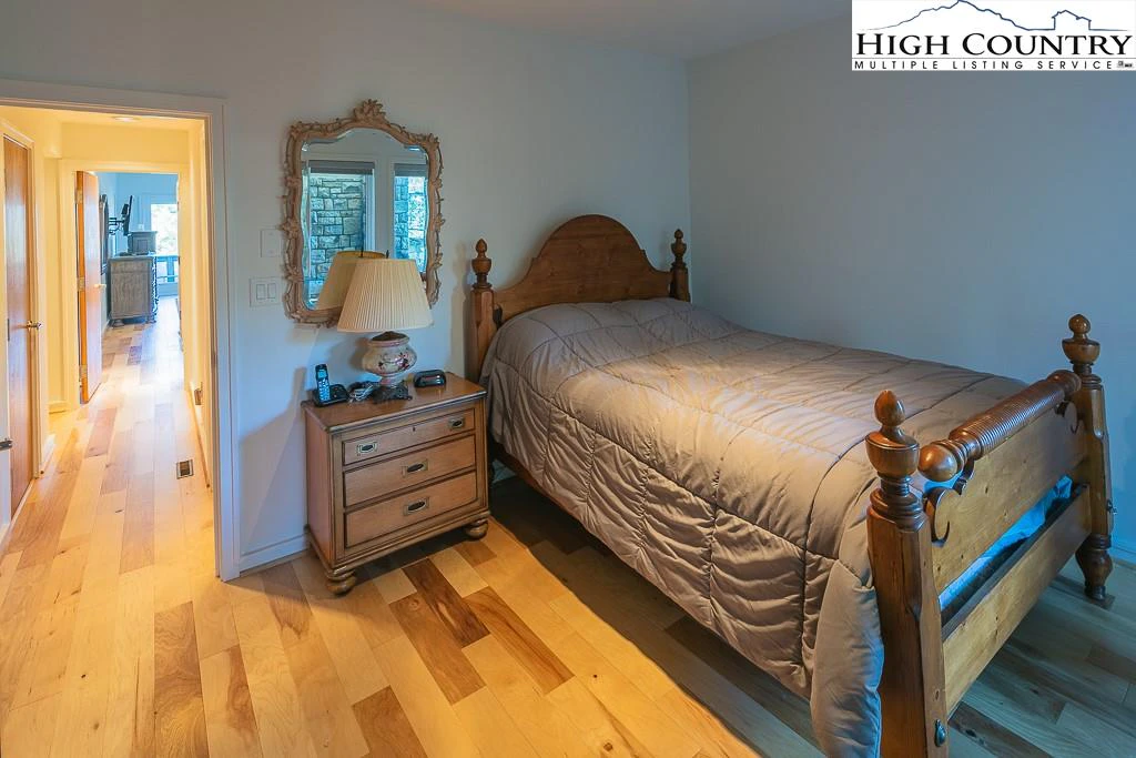 Image number 10 for the current listing