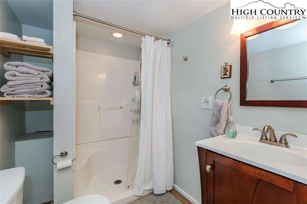 Image number 4 for the current listing