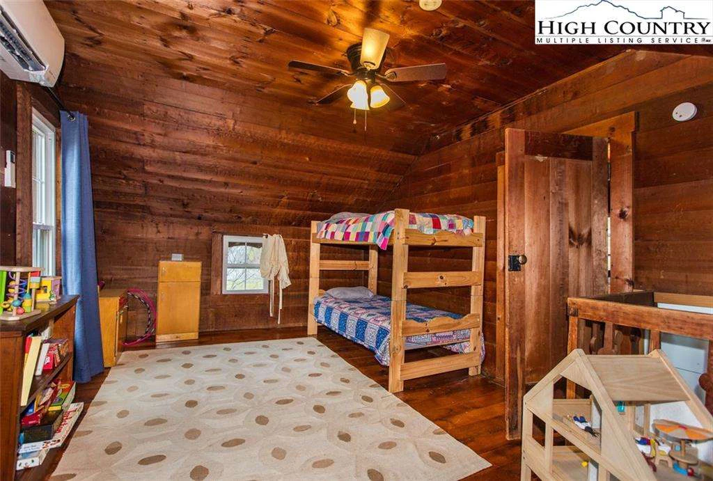 Image number 2 for the current listing