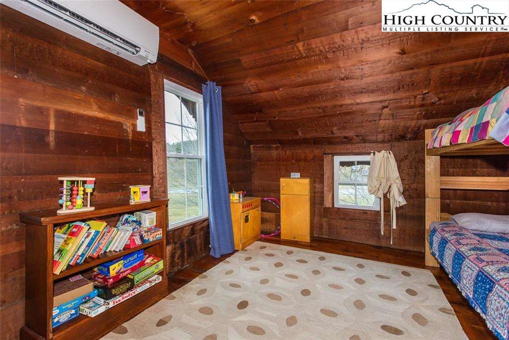 Image number 11 for the current listing