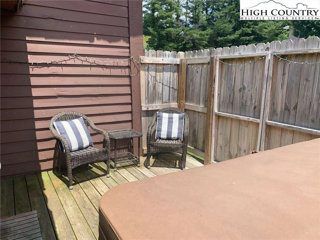 Image number 15 for the current listing