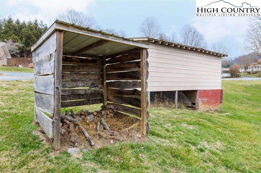 Image number 17 for the current listing