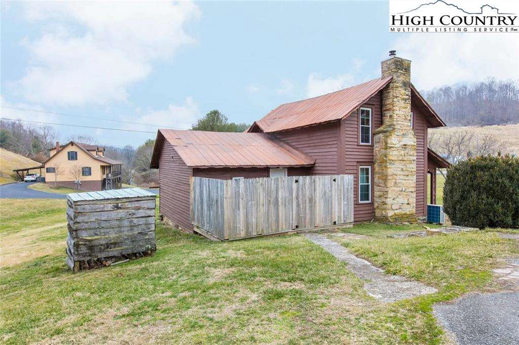 Image number 27 for the current listing