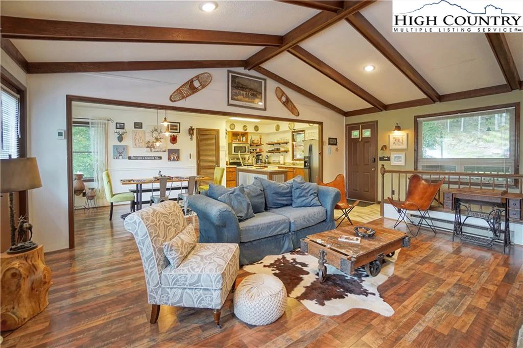 Image number 14 for the current listing