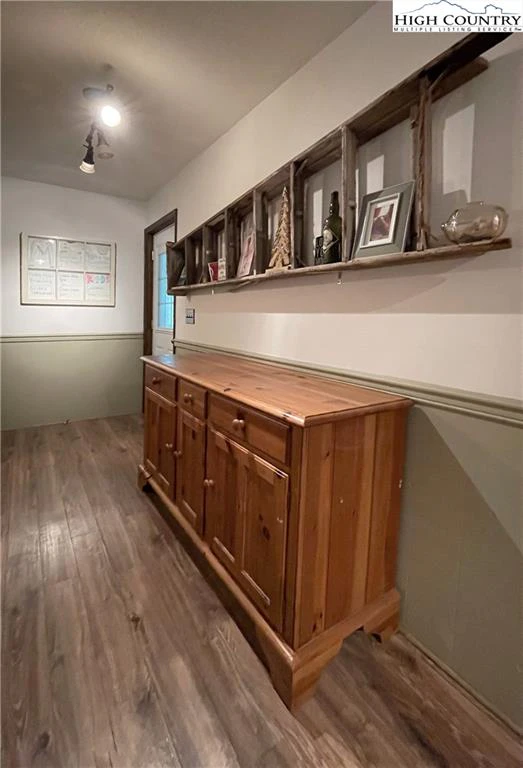 Image number 8 for the current listing