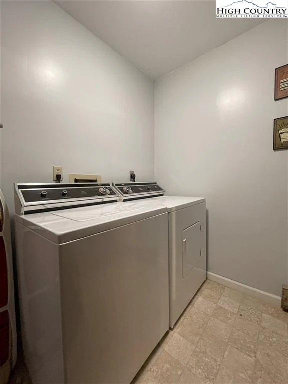 Image number 7 for the current listing