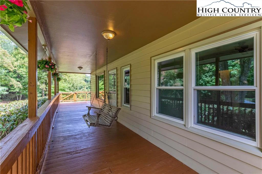Image number 27 for the current listing