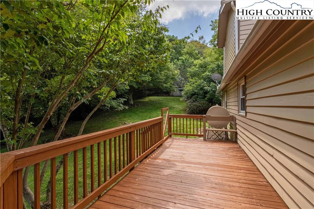 Image number 14 for the current listing