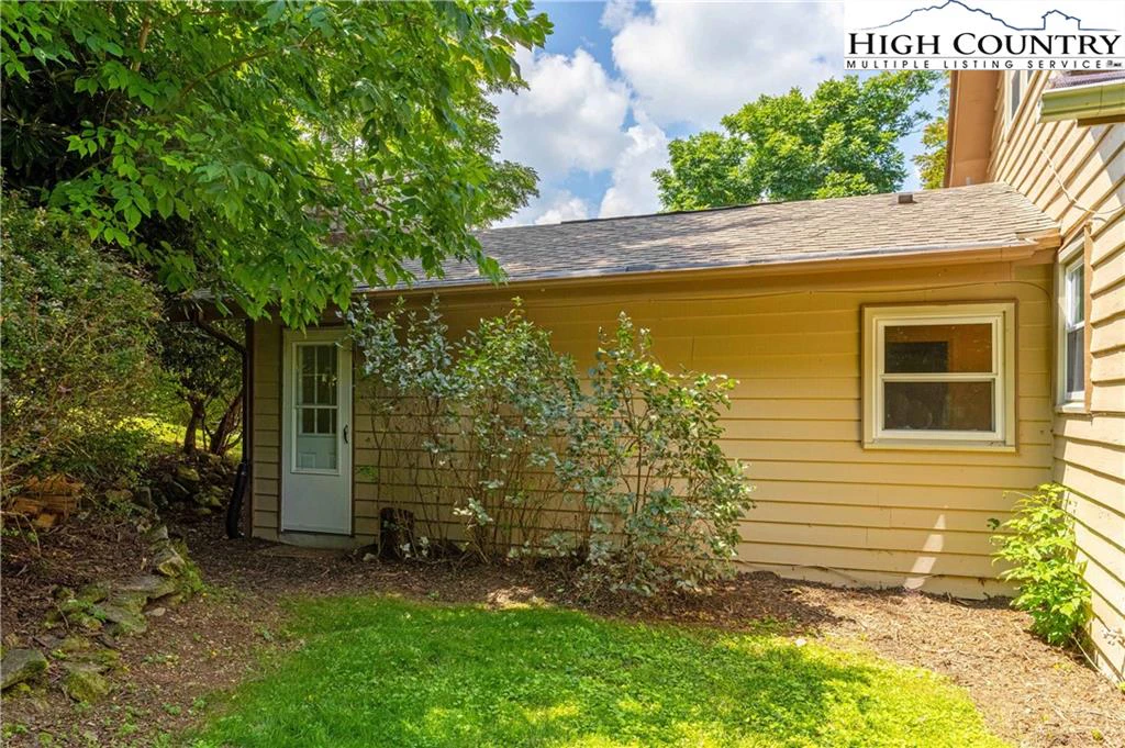 Image number 4 for the current listing