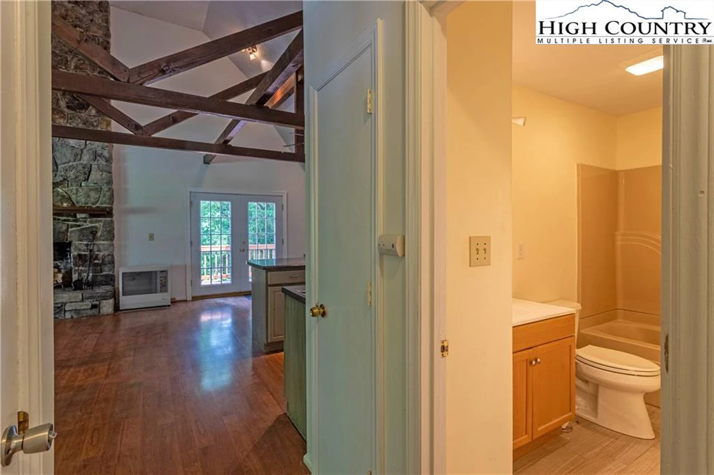 Image number 11 for the current listing