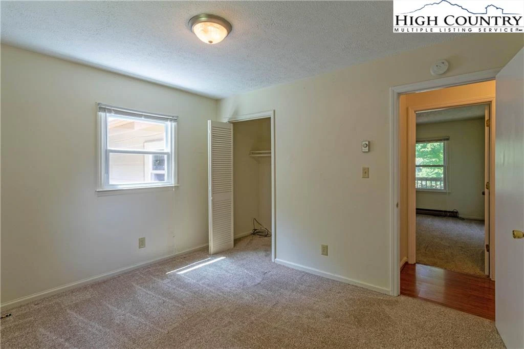 Image number 13 for the current listing