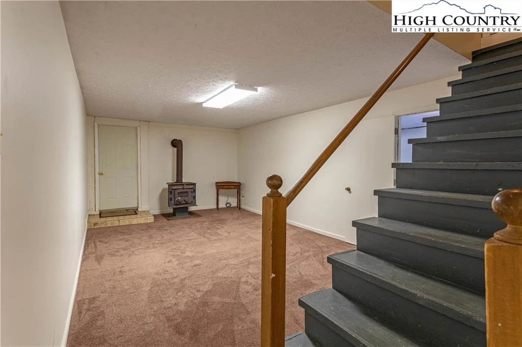 Image number 18 for the current listing