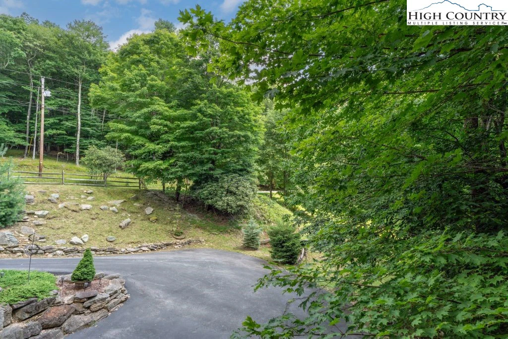 Image number 3 for the current listing