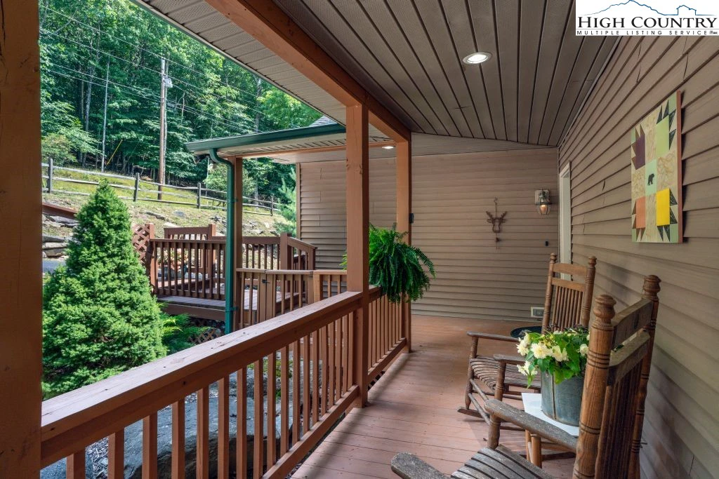 Image number 1 for the current listing