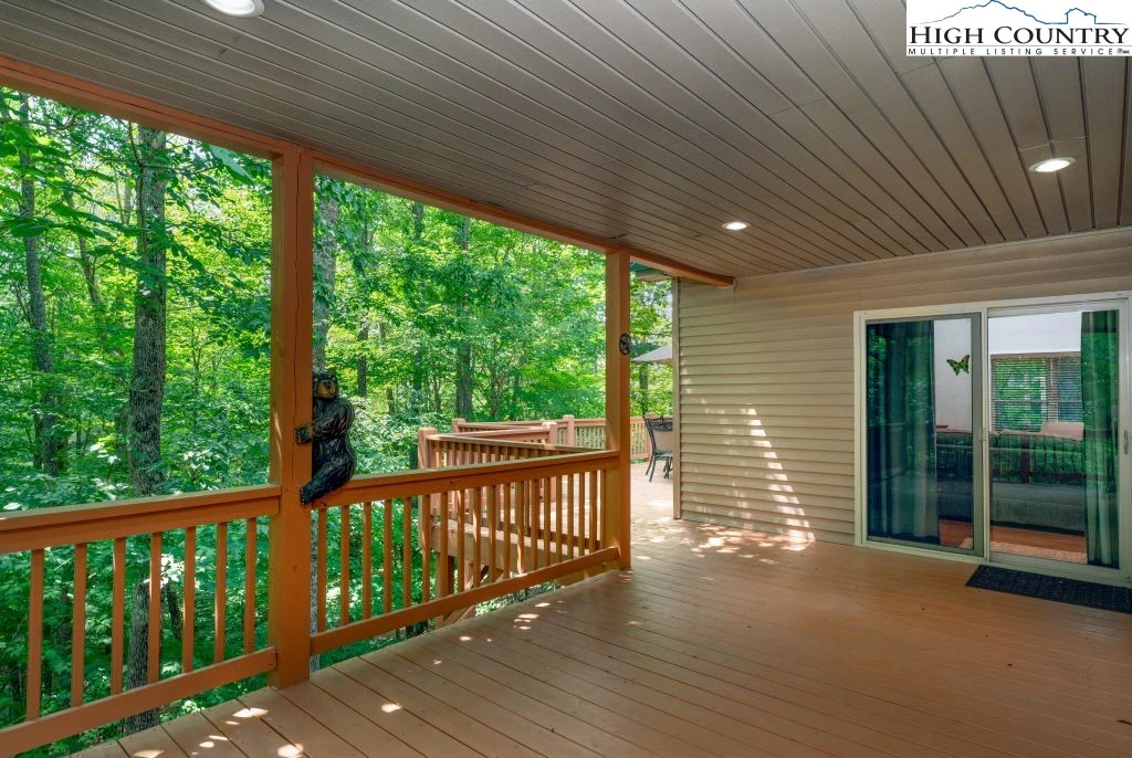 Image number 21 for the current listing