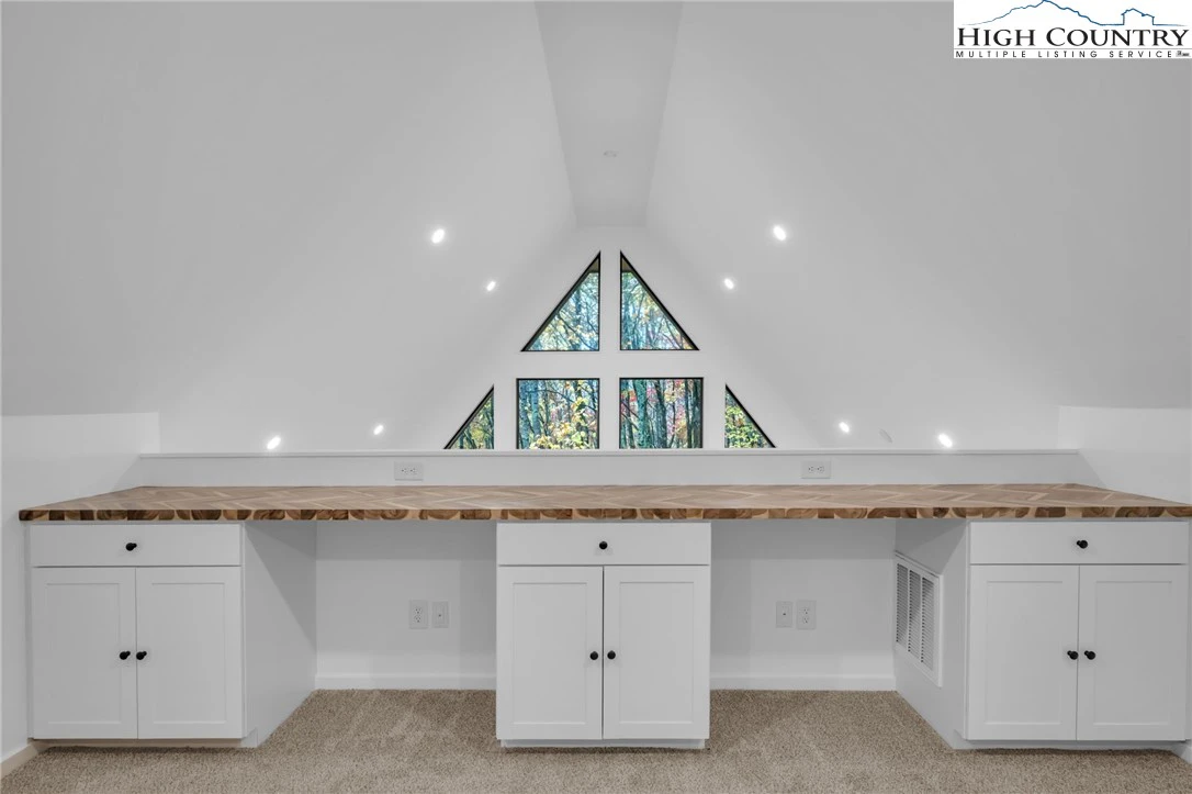 Image number 2 for the current listing