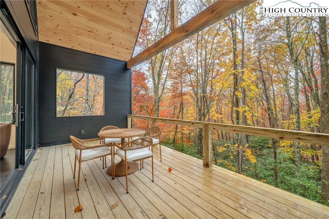 Image number 14 for the current listing