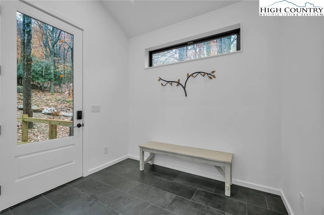 Image number 10 for the current listing