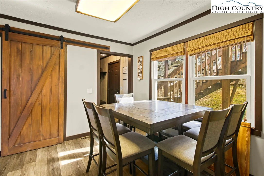 Image number 18 for the current listing