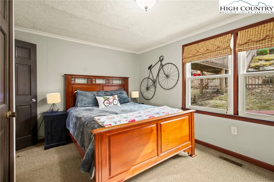 Image number 7 for the current listing
