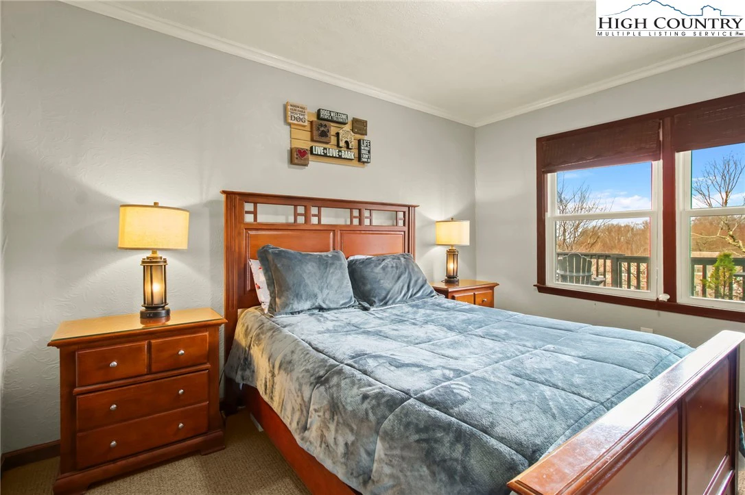 Image number 9 for the current listing