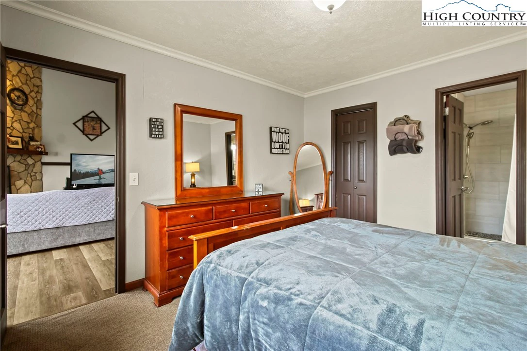 Image number 6 for the current listing