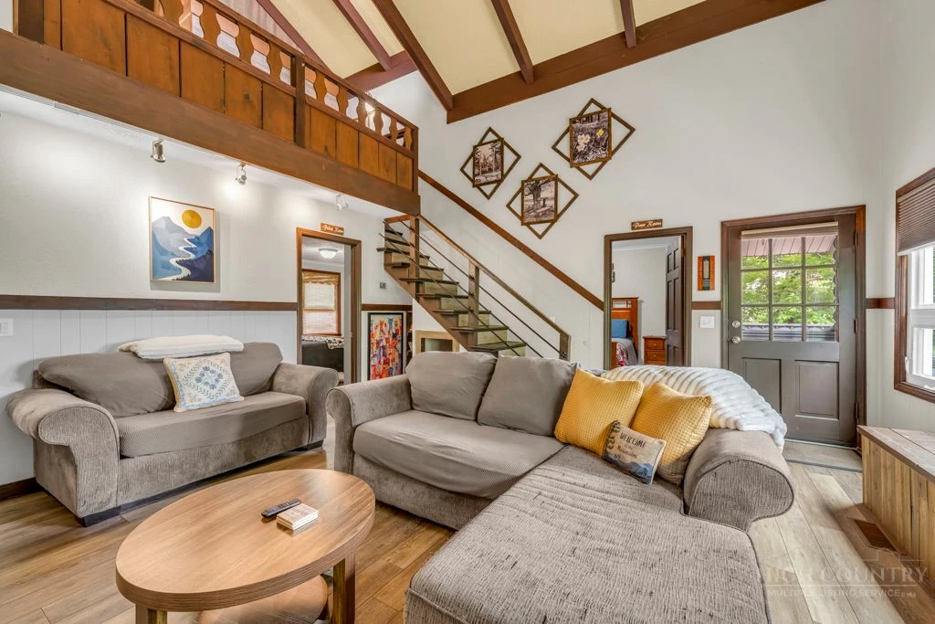 Image number 12 for the current listing
