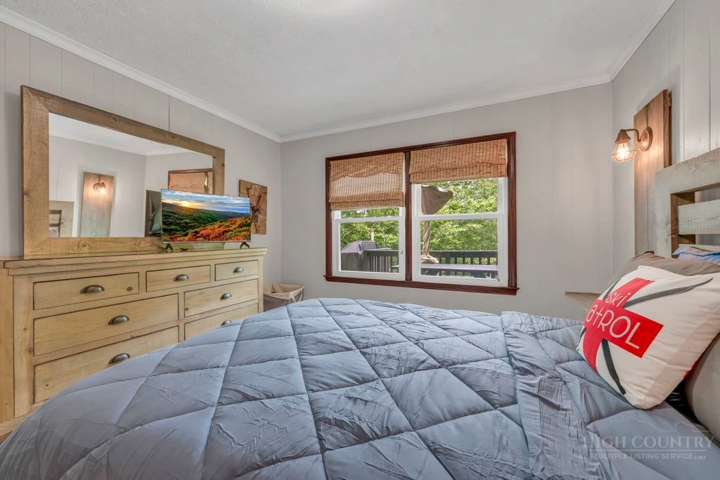 Image number 18 for the current listing