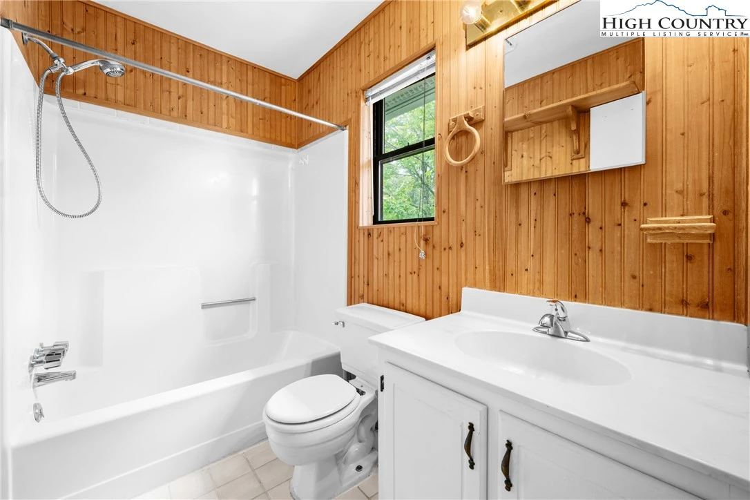 Image number 2 for the current listing