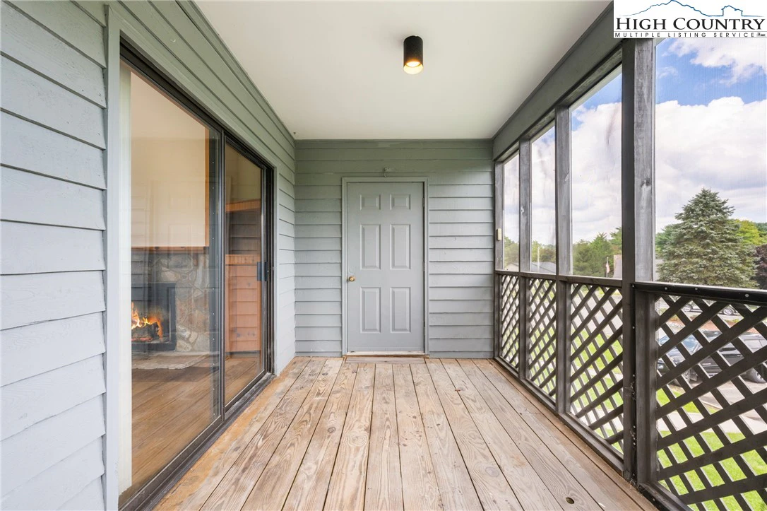 Image number 9 for the current listing