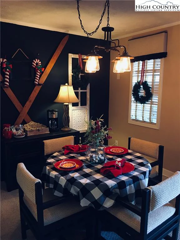 Image number 1 for the current listing